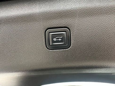 Used 2023 Buick Enclave Essence AWD/4WD image 24