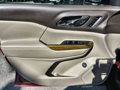 Certified 2017 GMC Acadia Denali w/ Technology Package image 23