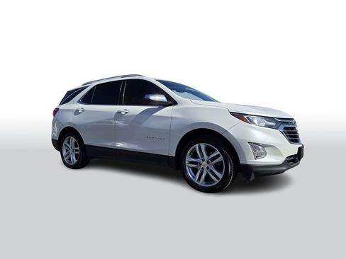 Used 2020 Chevrolet Equinox Premier image 2