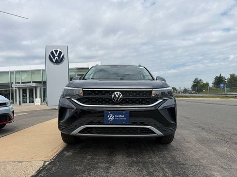 Used 2023 Volkswagen Taos SE w/ Panoramic Sunroof Package AWD/4WD image 2