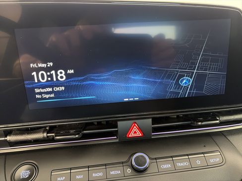 Certified 2025 Hyundai Elantra SEL FWD image 17