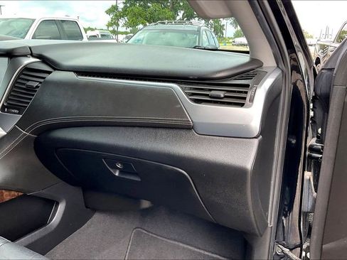 Used 2020 Chevrolet Suburban LT RWD image 23
