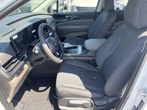 New 2026 Kia Carnival LX FWD image 8
