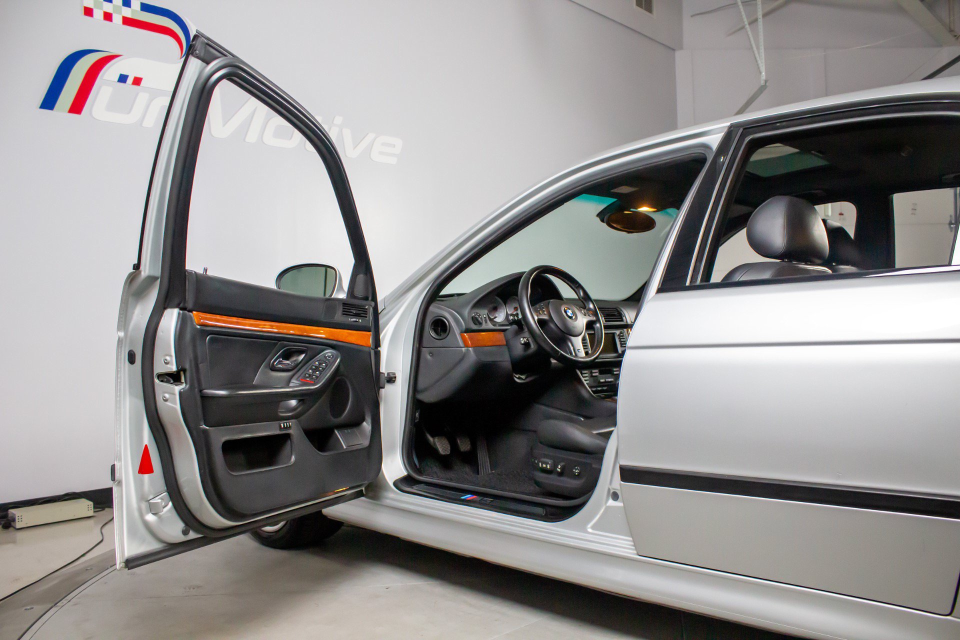 Used 2002 BMW M5 RWD image 20