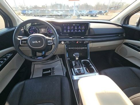 Used 2024 Kia Carnival EX image 31