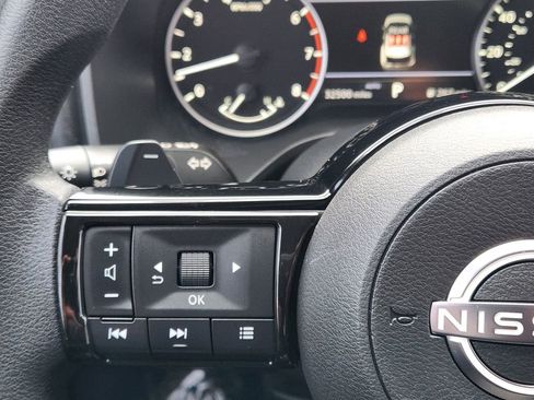 Used 2023 Nissan Rogue SV image 18