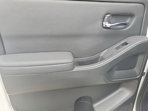 Used 2022 Nissan Frontier SV image 10