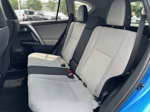 Used 2017 Toyota RAV4 XLE FWD image 12