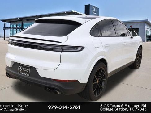 Used 2025 Porsche Cayenne Coupe AWD/4WD image 3