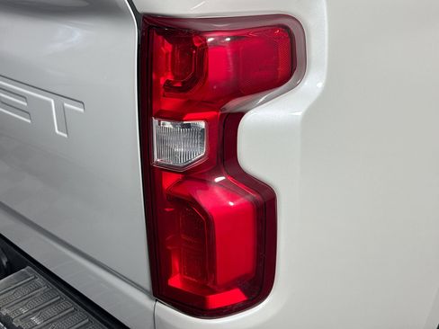 Used 2021 Chevrolet Silverado 2500 LTZ w/ LTZ Convenience Package image 32