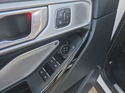 Used 2022 Ford Explorer Platinum w/ Equipment Group 601A image 13