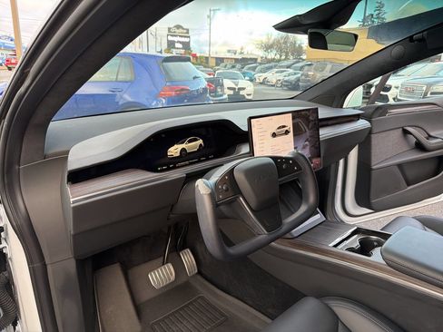 Used 2022 Tesla Model X image 32