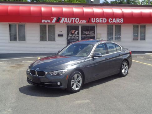 Used 2017 BMW 330i xDrive Sedan AWD/4WD image 12