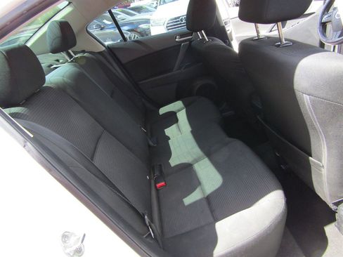 Used 2013 MAZDA MAZDA3 i SV w/ Convenience Pkg image 6