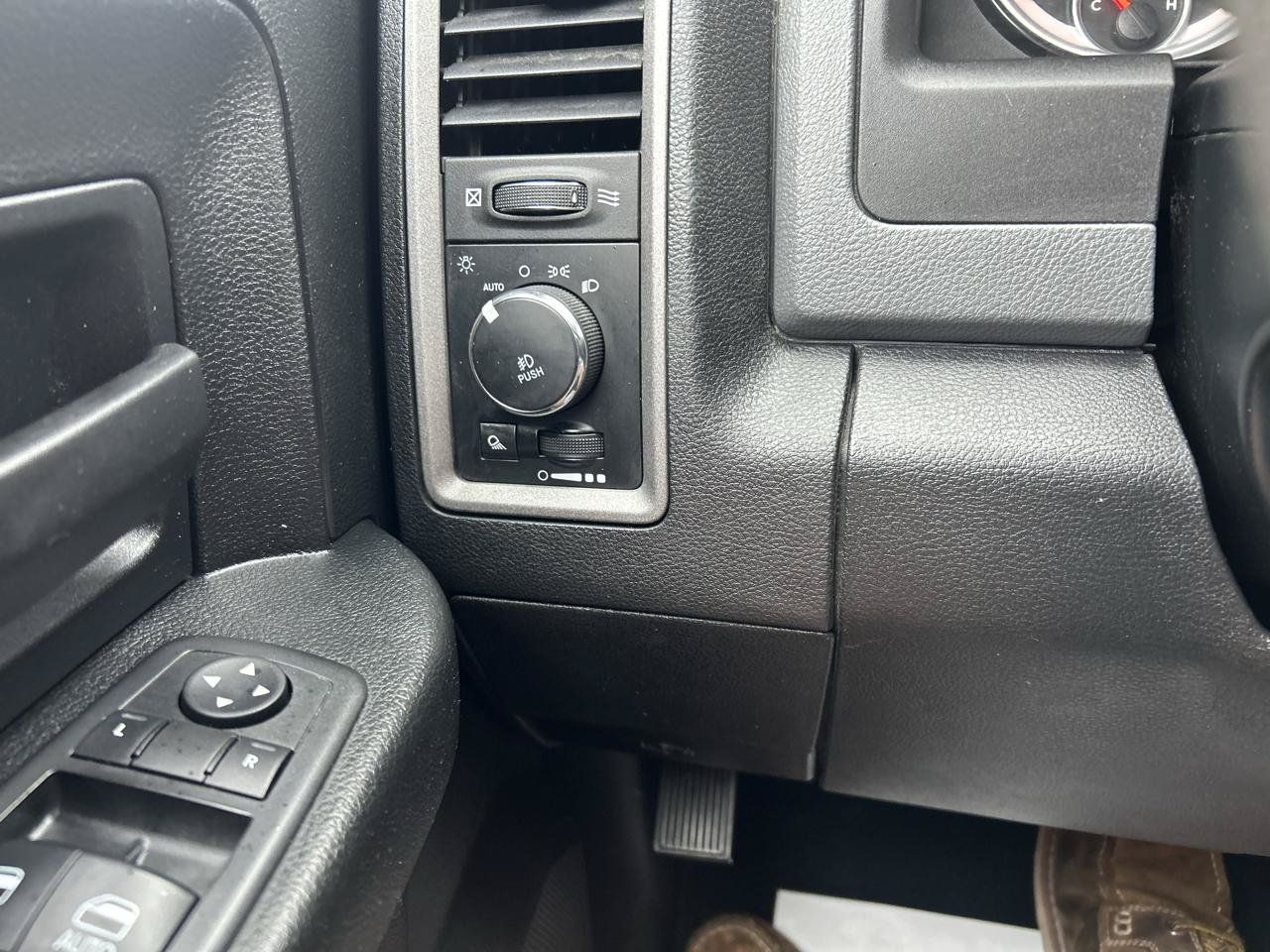 Used 2018 RAM 1500 Express w/ Express Value Package AWD/4WD image 26