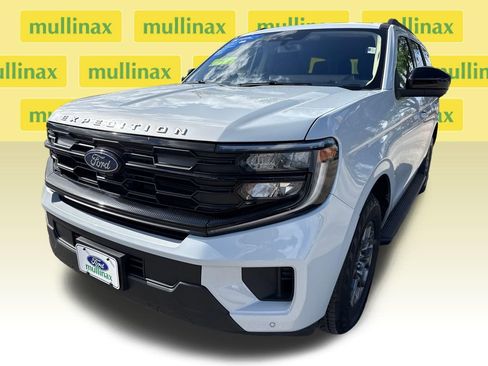 Used 2025 Ford Expedition Active image 10