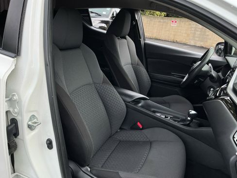Used 2021 Toyota C-HR LE image 21