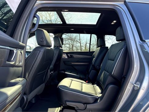 New 2026 Buick Enclave Avenir w/ Super Cruise Package AWD/4WD image 8