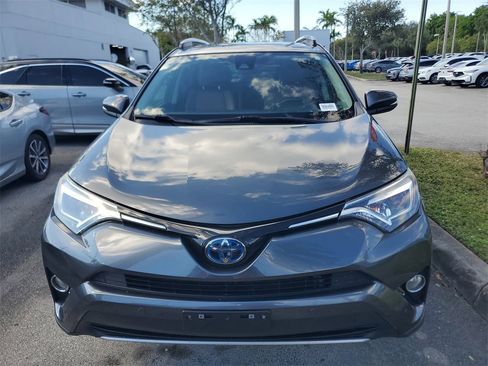 Used 2018 Toyota RAV4 Limited image 2
