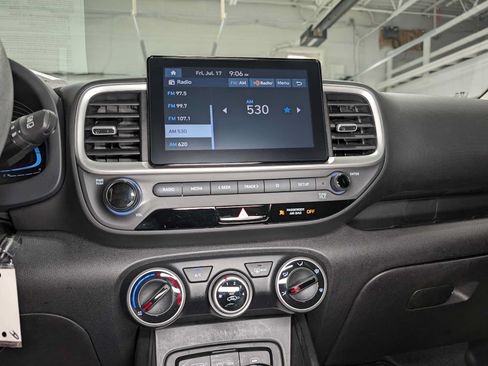 Used 2023 Hyundai Venue SE FWD image 28