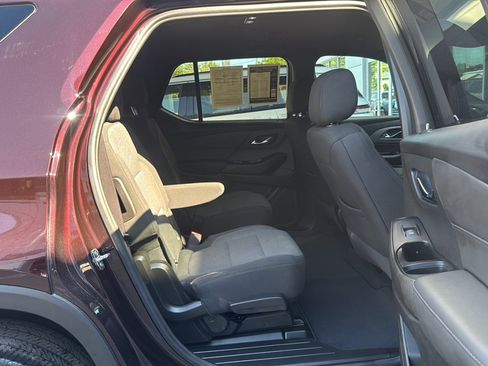 Used 2023 Chevrolet Traverse LT AWD/4WD image 19