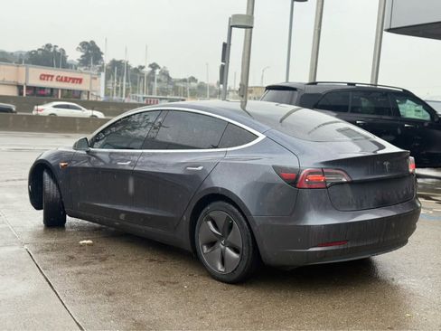 Used 2019 Tesla Model 3 Standard Range image 4