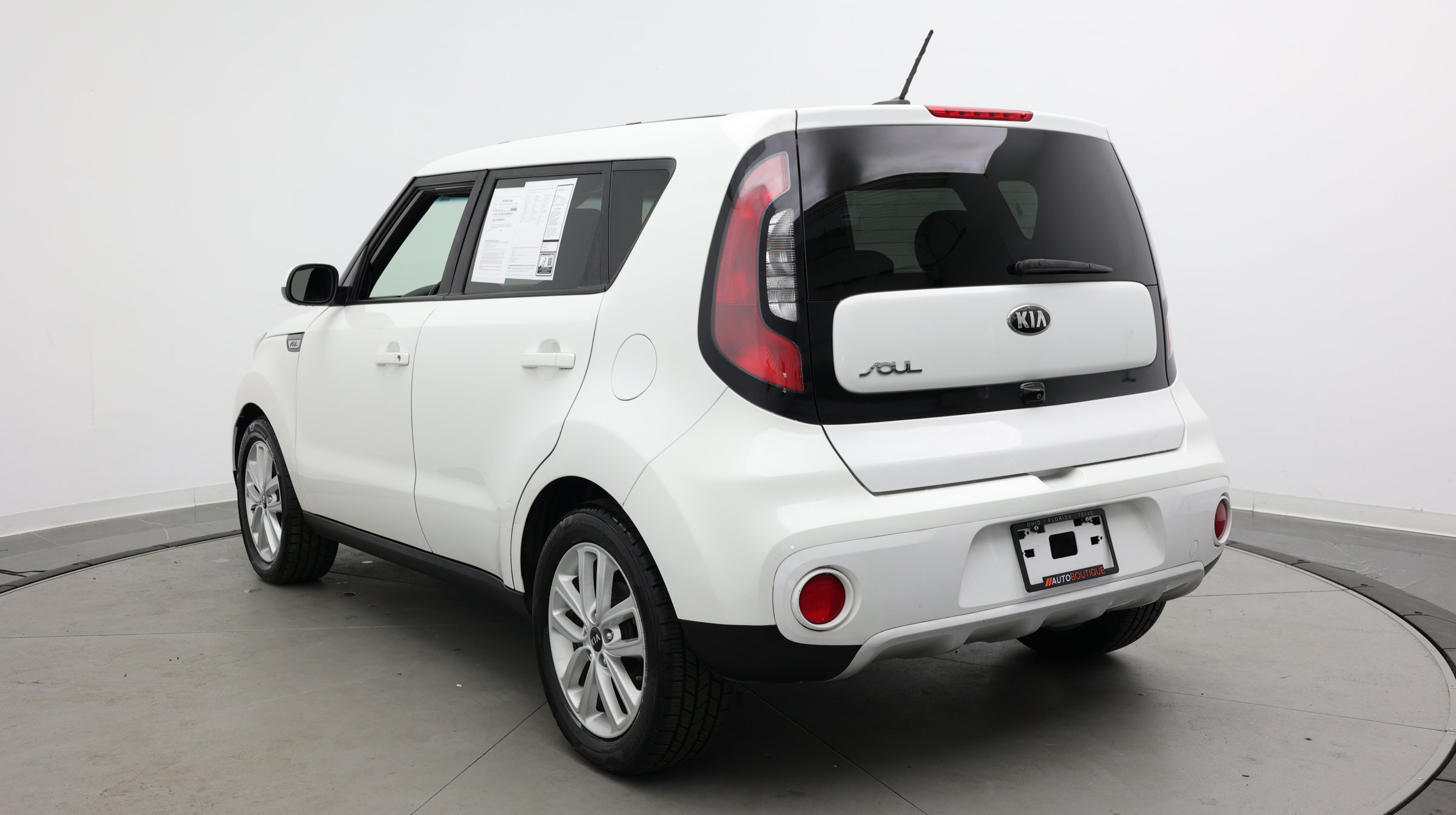 Used 2017 Kia Soul + FWD image 4