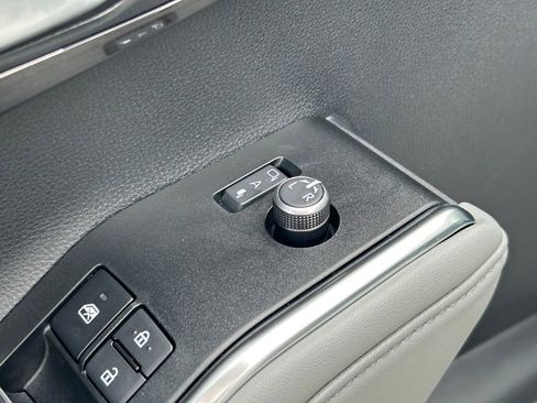 Used 2026 Toyota Highlander Limited image 27