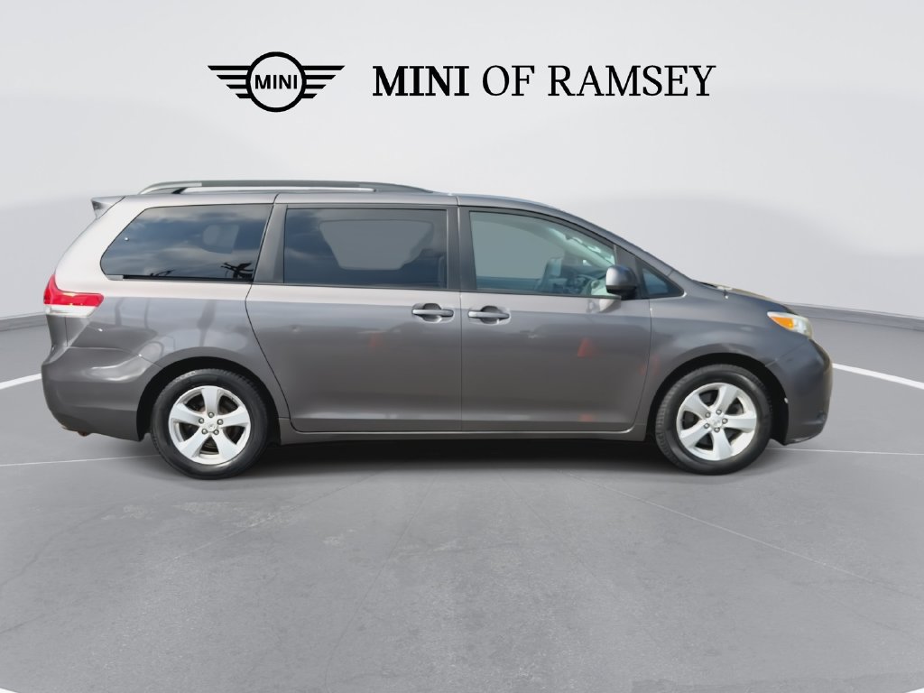 Used 2012 Toyota Sienna LE FWD image 9