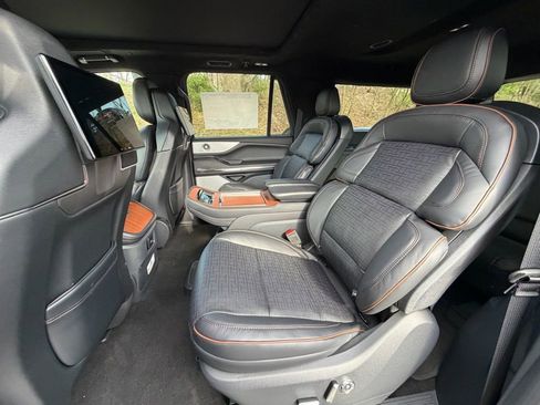 New 2025 Lincoln Navigator L Black Label AWD/4WD image 18
