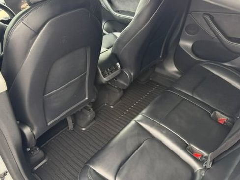 Used 2022 Tesla Model Y Long Range AWD/4WD image 17