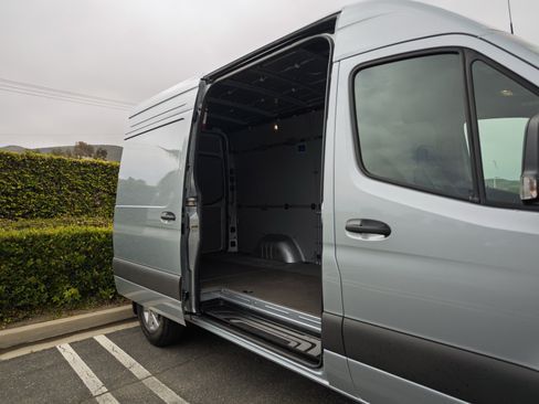 Used 2025 Mercedes-Benz Sprinter 2500 image 15