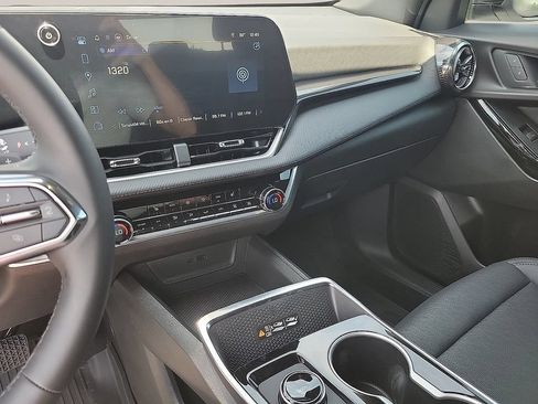 Used 2027 Chevrolet Equinox LT w/ Convenience Package II FWD image 20