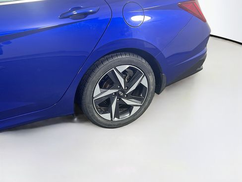 Used 2023 Hyundai Elantra Limited image 30