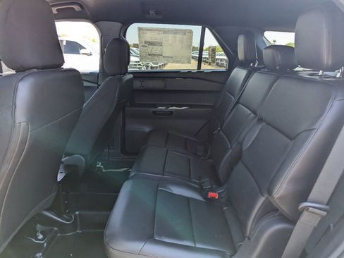 New 2025 Ford Explorer Base image 16