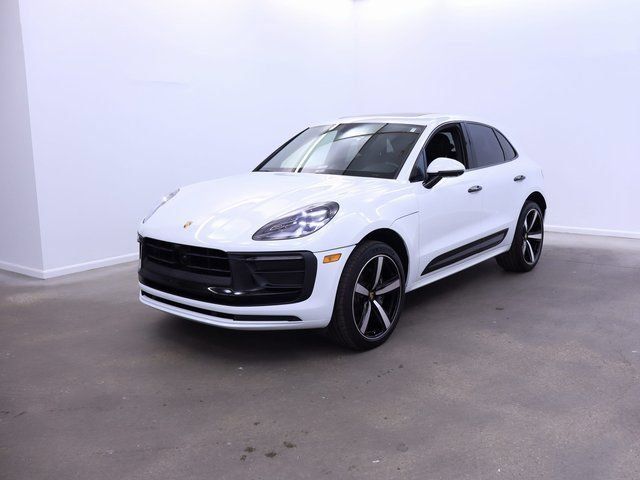 Certified 2024 Porsche Macan AWD/4WD image 2
