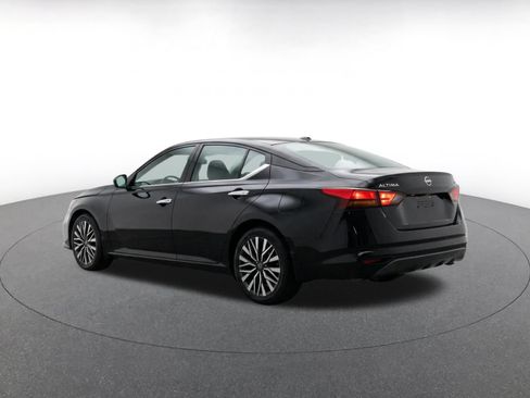Used 2025 Nissan Altima 2.5 SV FWD image 5