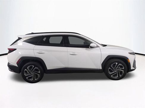 Certified 2025 Hyundai Tucson Limited AWD/4WD image 4