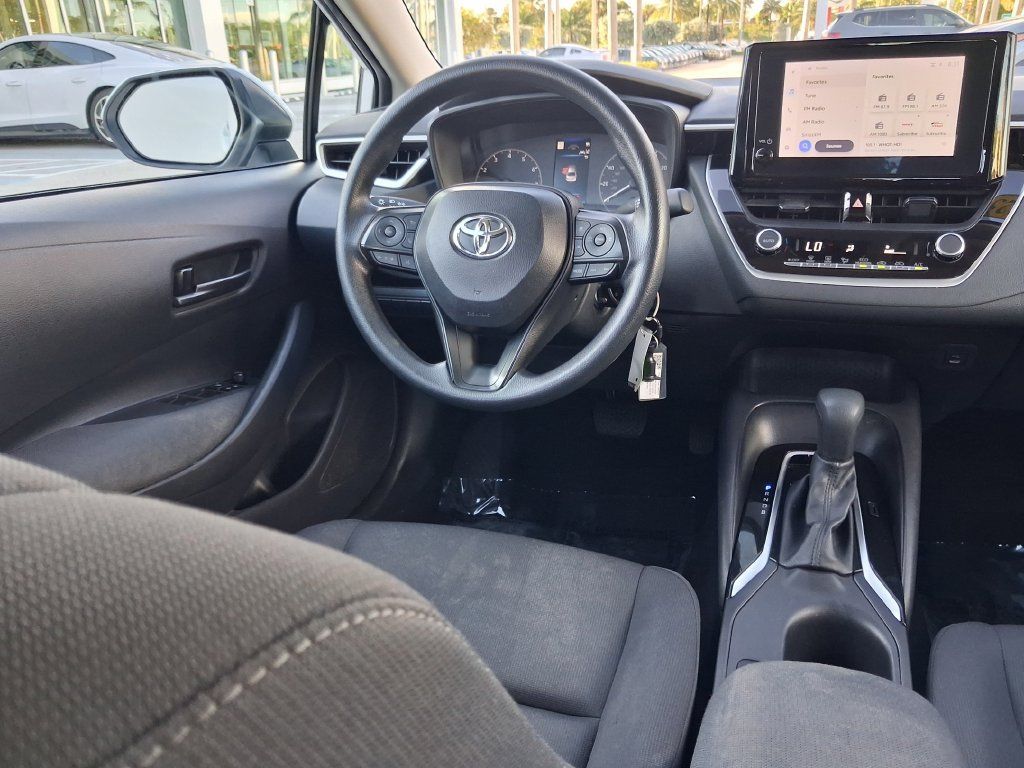 Used 2025 Toyota Corolla LE FWD image 15