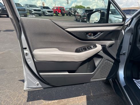 Used 2022 Subaru Outback Premium image 12