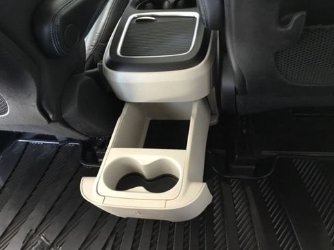 Used 2021 Chrysler Pacifica Touring-L FWD image 45