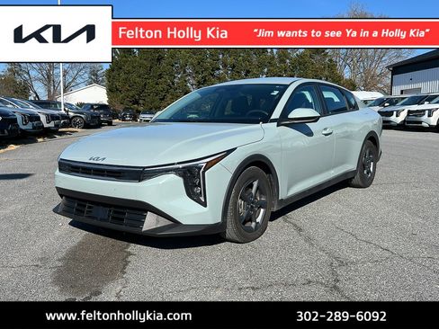 Used 2025 Kia K4 LXS image 1