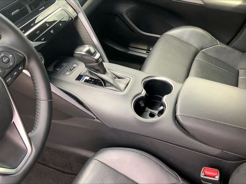 Used 2021 Toyota Venza XLE w/ Softex Package AWD/4WD image 16