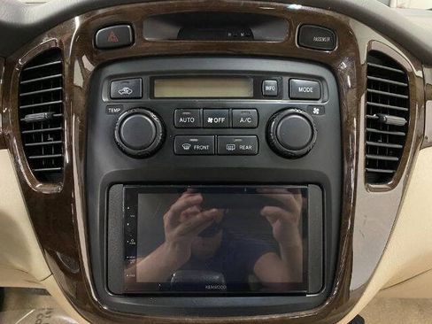 Used 2003 Toyota Highlander Limited w/ Leather Trim Pkg AWD/4WD image 24