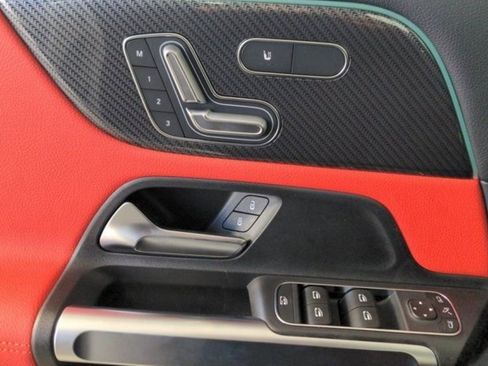 New 2024 Mercedes-Benz GLB 250 image 9