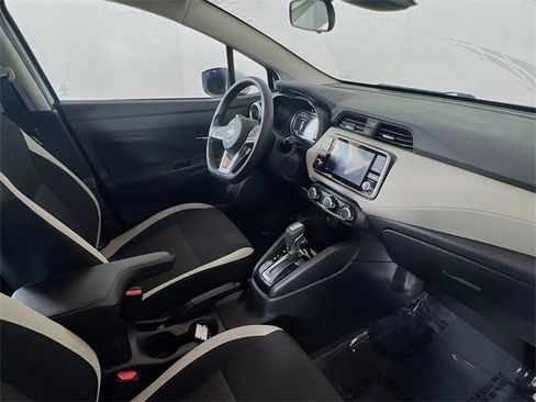 Used 2021 Nissan Versa SV image 9