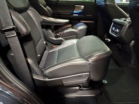 Used 2025 Ford Expedition Platinum image 24