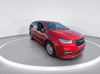 New 2026 Chrysler Pacifica Select video 2