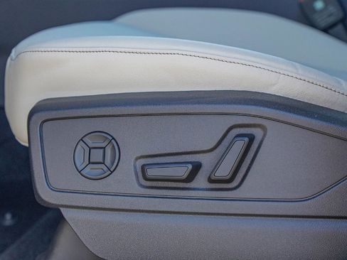 New 2025 Audi Q5 Premium image 17