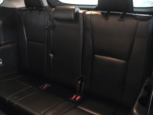 Used 2023 Toyota Highlander XLE image 11